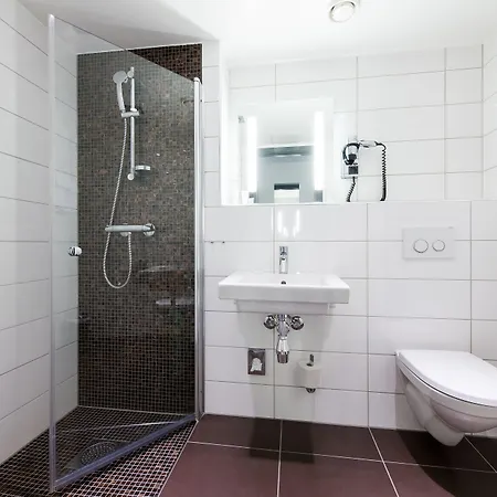 第一维多利亚酒店 4* 哈马尔